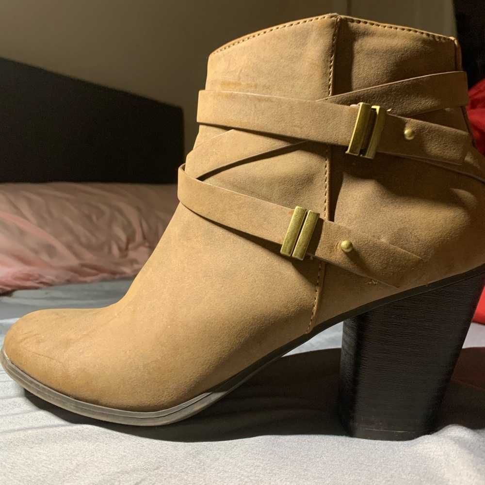 BOOTIES: Francescas